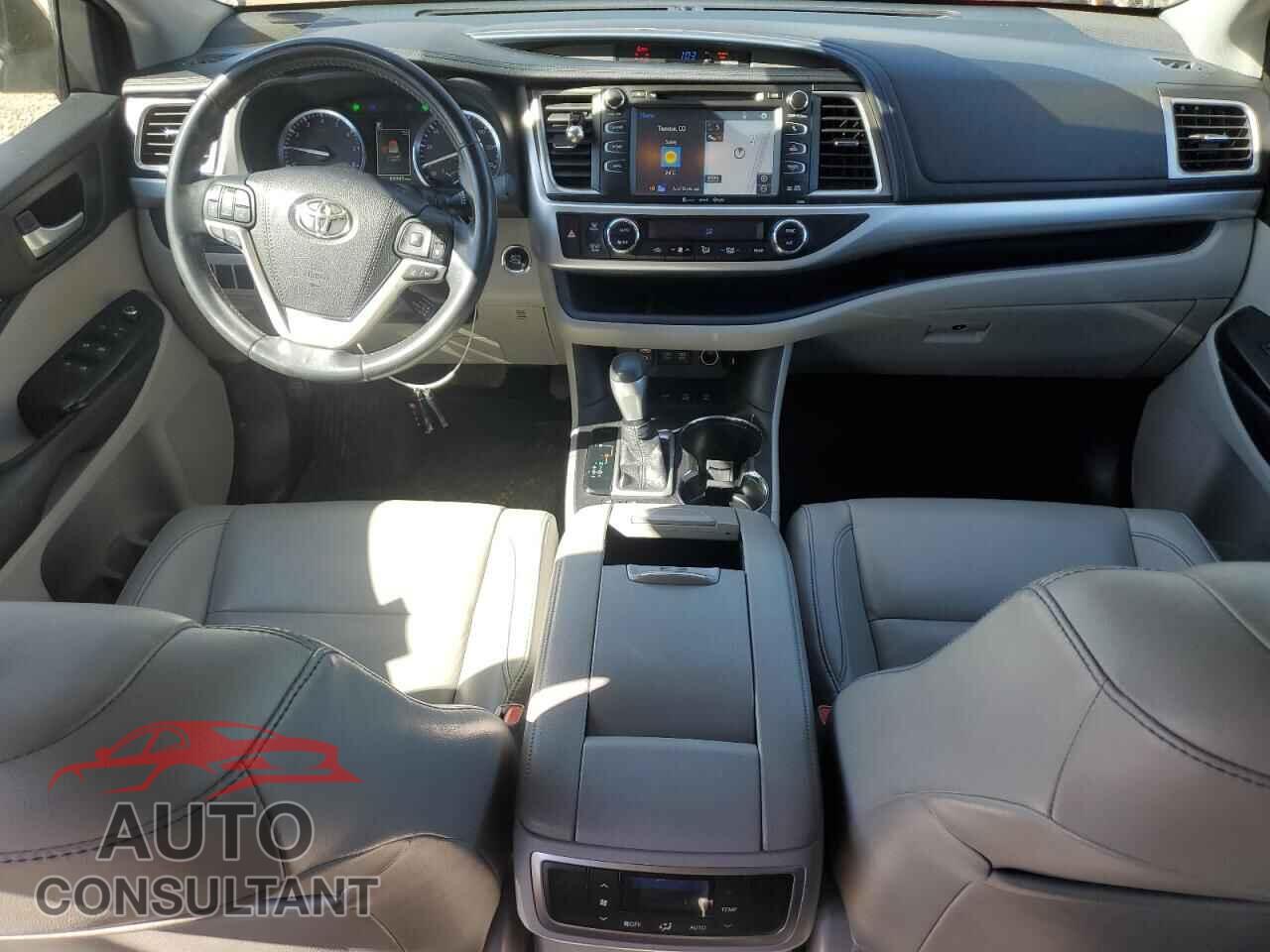 TOYOTA HIGHLANDER 2018 - 5TDJZRFH7JS559295