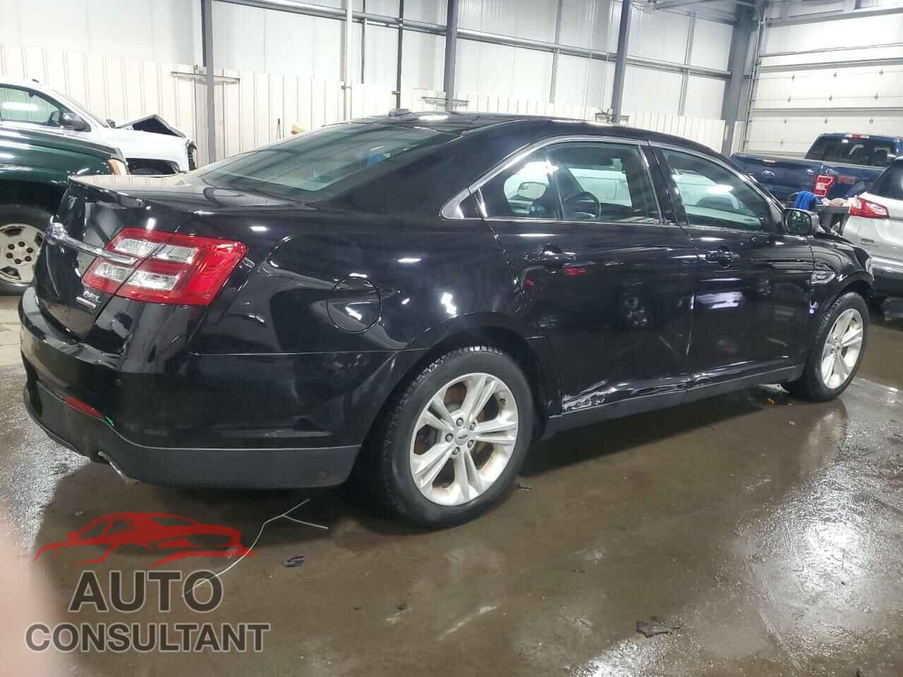 FORD TAURUS 2018 - 1FAHP2E88JG101276