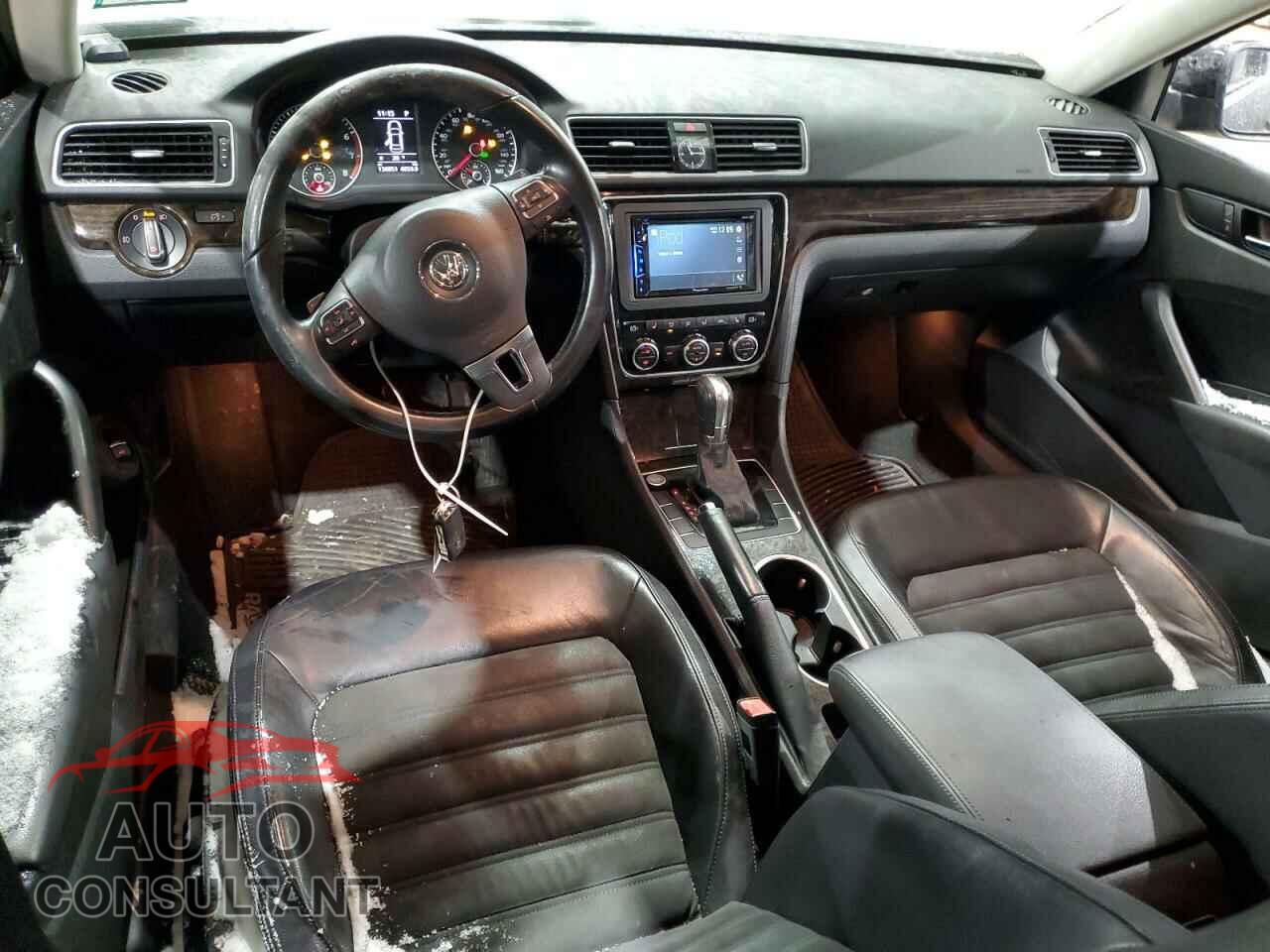 VOLKSWAGEN PASSAT 2014 - 1VWCM7A32EC025231