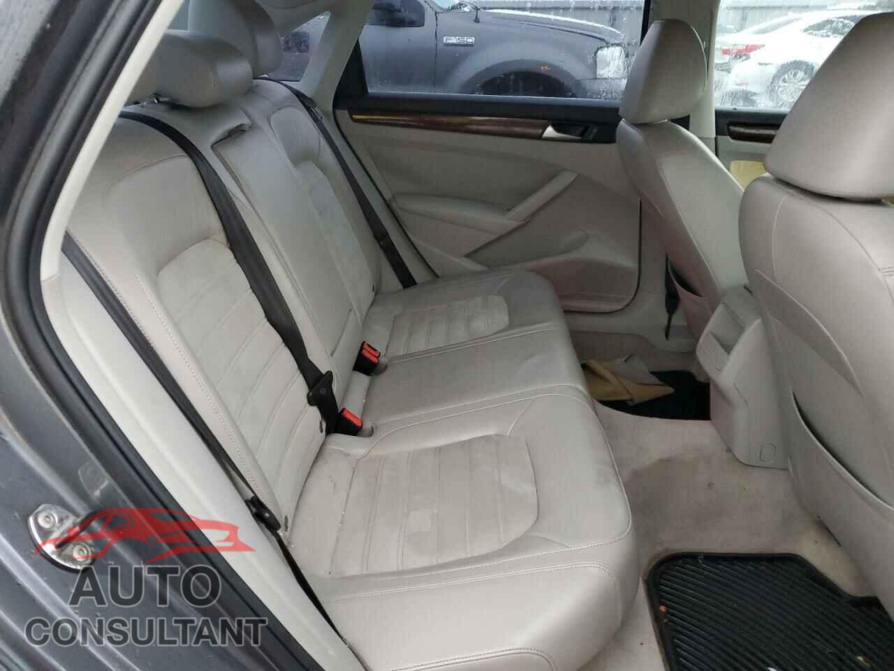 VOLKSWAGEN PASSAT 2012 - 1VWCP7A33CC080498
