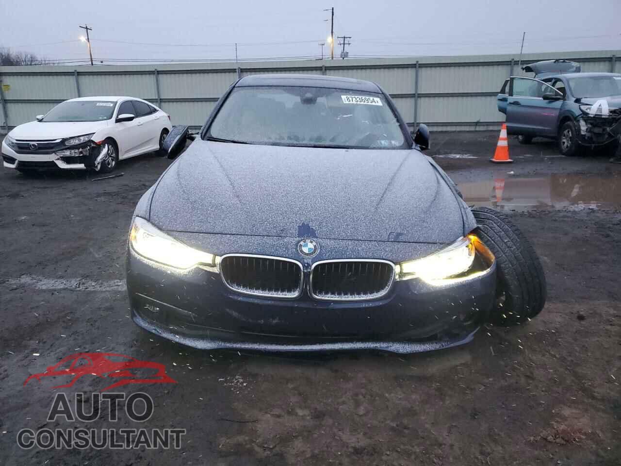 BMW 3 SERIES 2018 - WBA8E5G57JNU47381