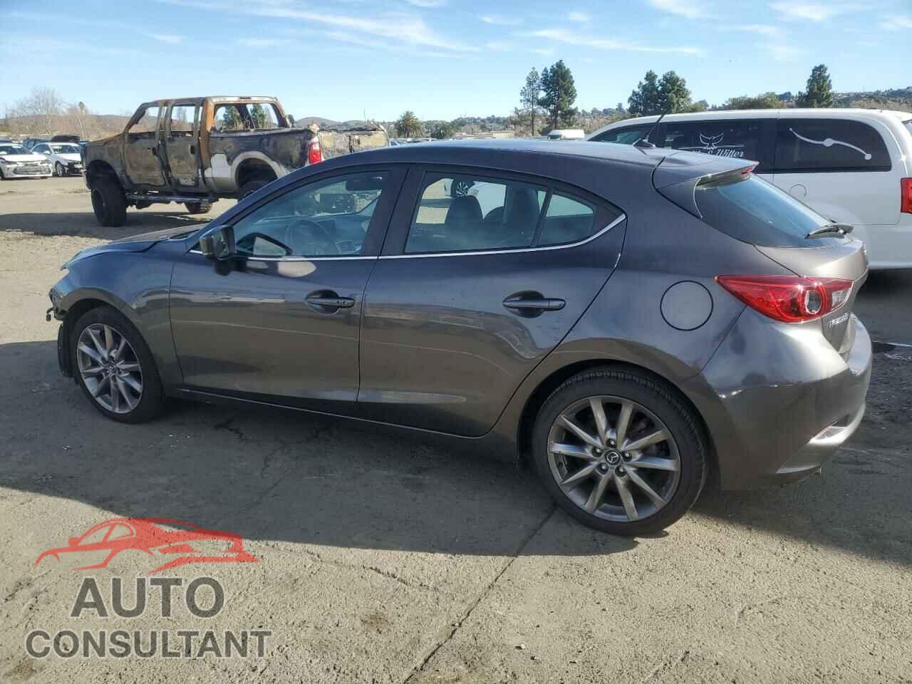 MAZDA 3 2018 - 3MZBN1L37JM171684