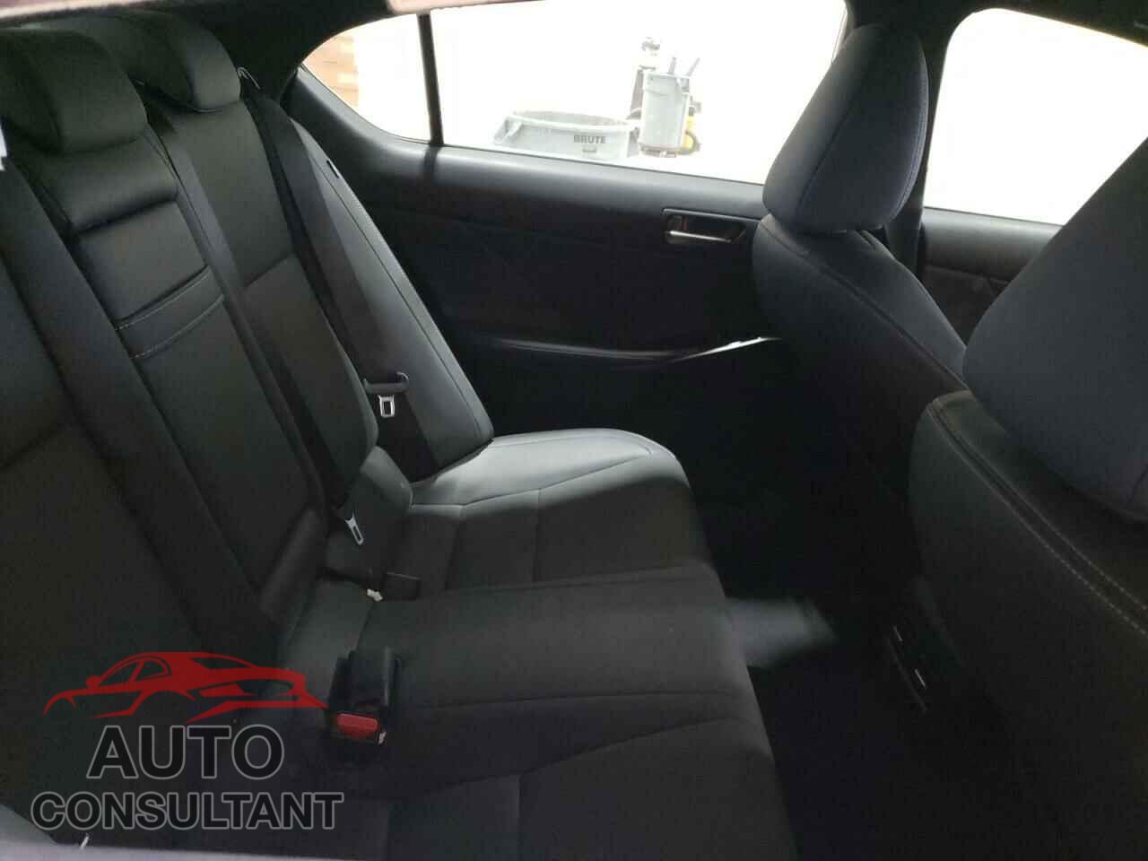 LEXUS IS 2021 - JTHC81F20M5047119