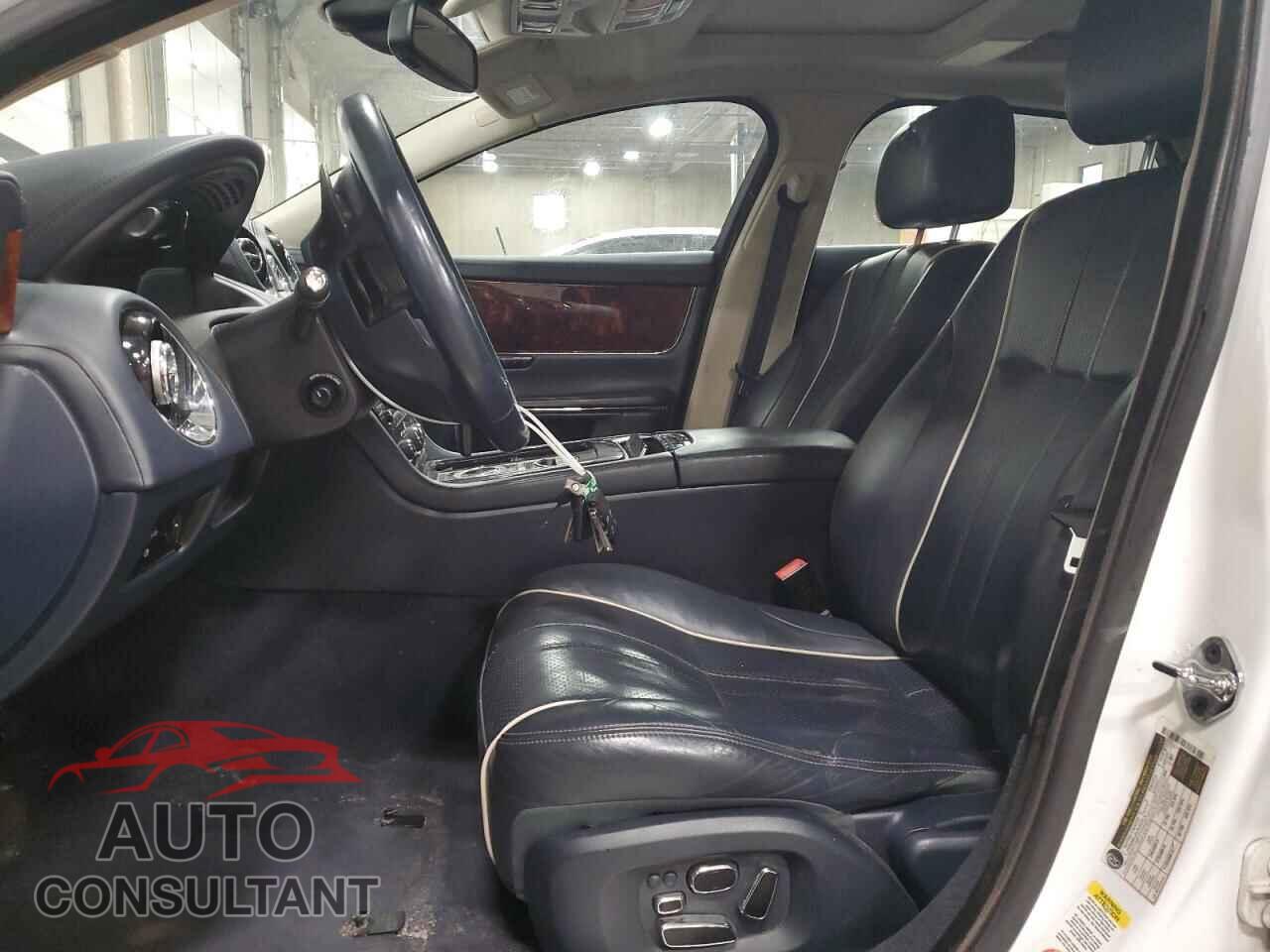 JAGUAR XJ 2013 - SAJWJ2GD6D8V47584