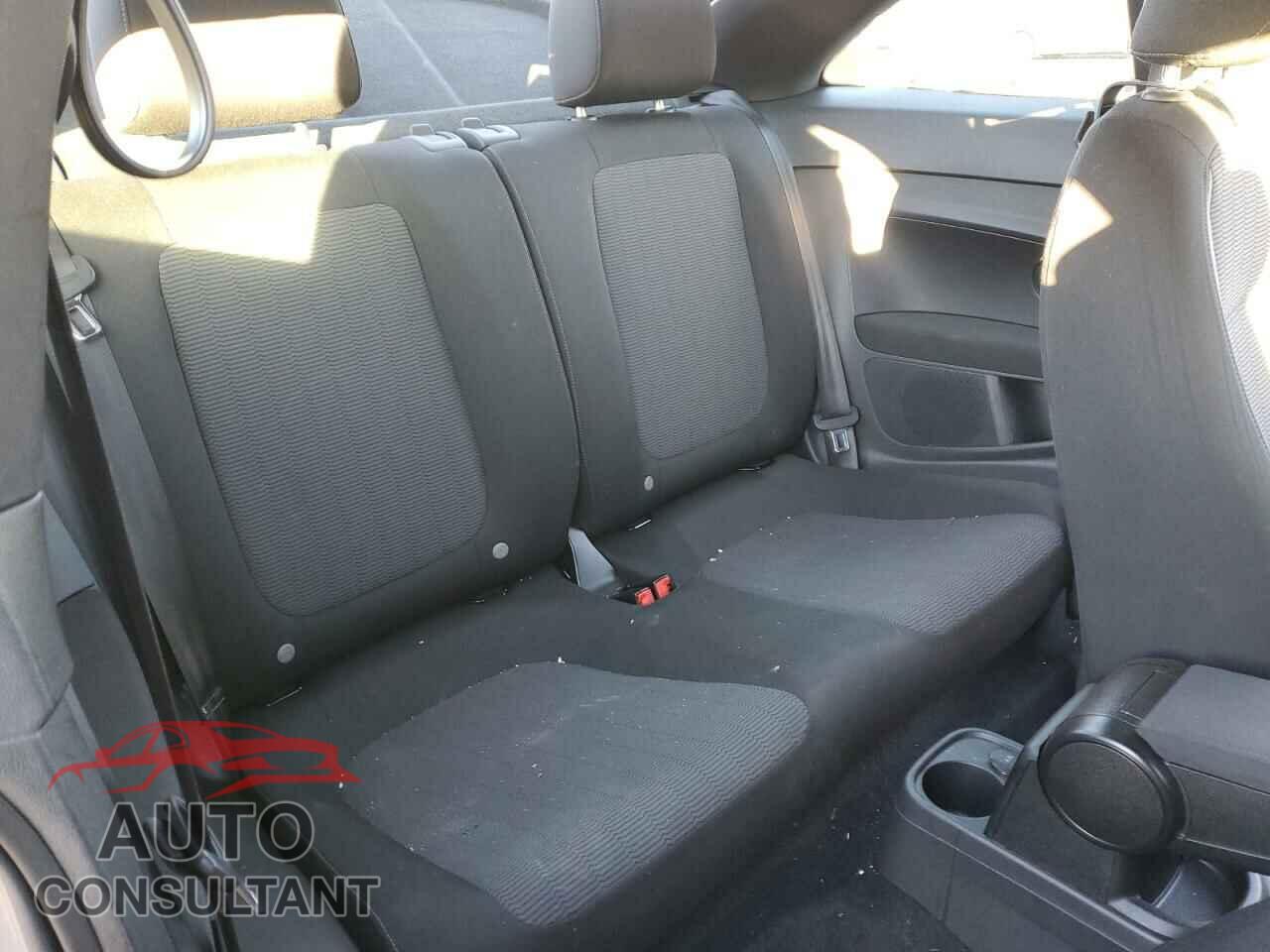 VOLKSWAGEN BEETLE 2014 - 3VWFP7AT6EM624894