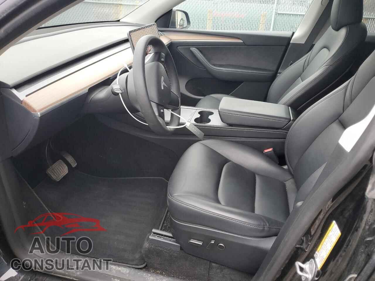 TESLA MODEL Y 2024 - 7SAYGDEE6RF989661