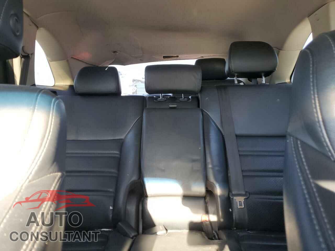 KIA SORENTO 2017 - 5XYPHDA58HG291135