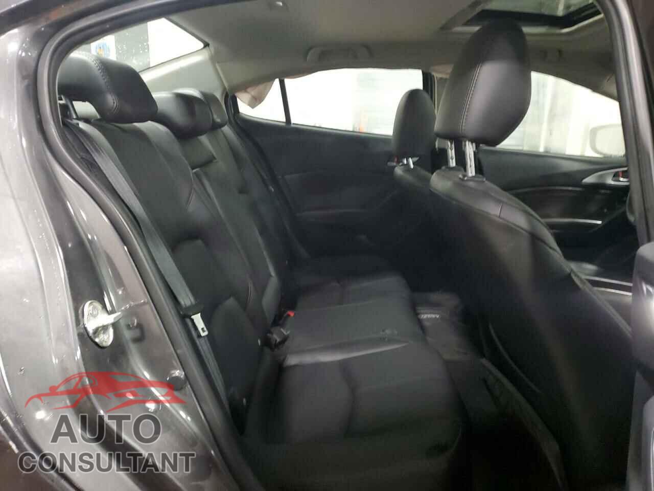 MAZDA 3 2018 - 3MZBN1V33JM258026