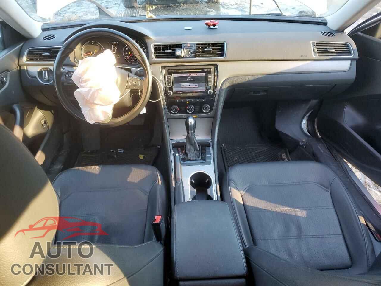 VOLKSWAGEN PASSAT 2014 - 1VWBP7A35EC009611
