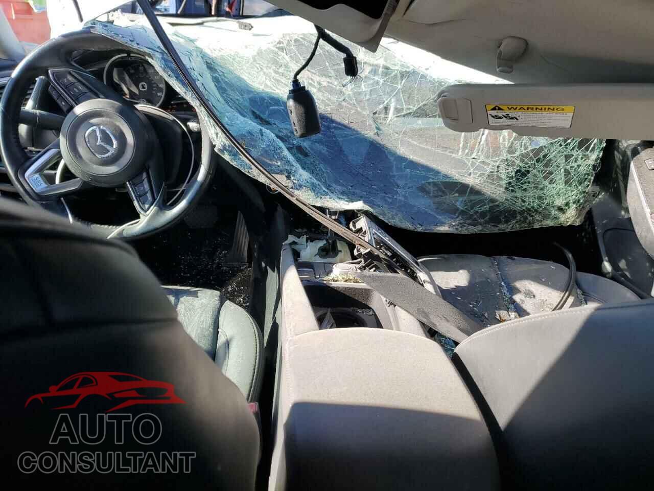 MAZDA 3 2018 - 3MZBN1L37JM211732