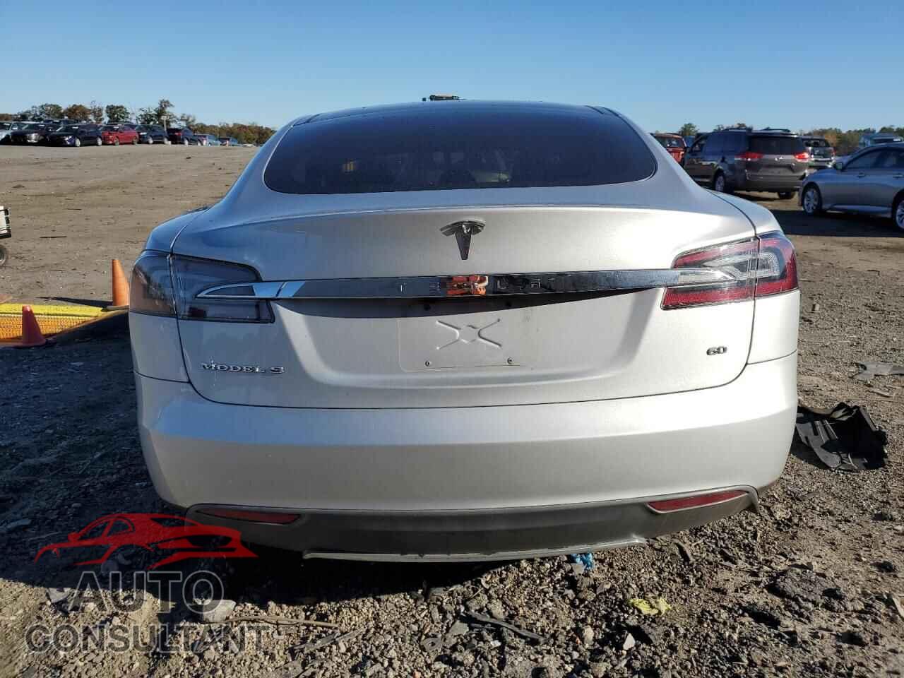 TESLA MODEL S 2013 - 5YJSA1CG8DFP09688
