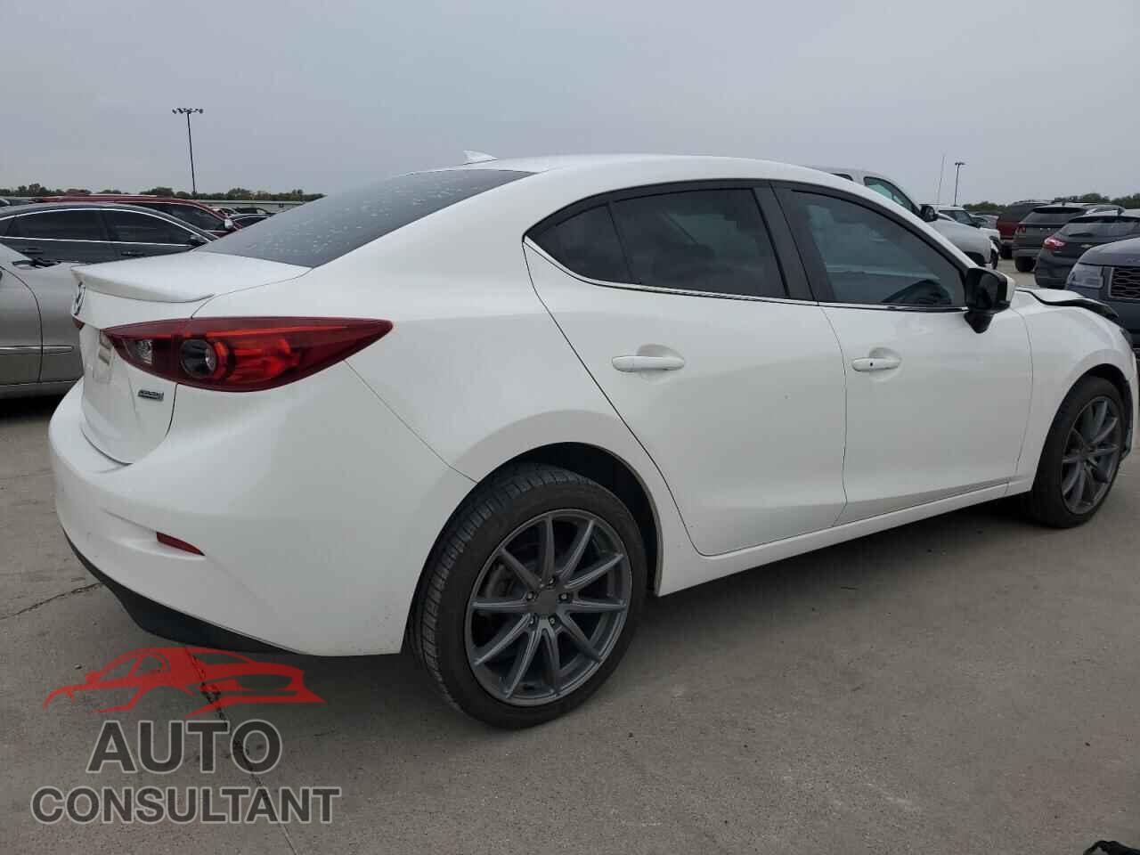 MAZDA 3 2018 - 3MZBN1V33JM178600