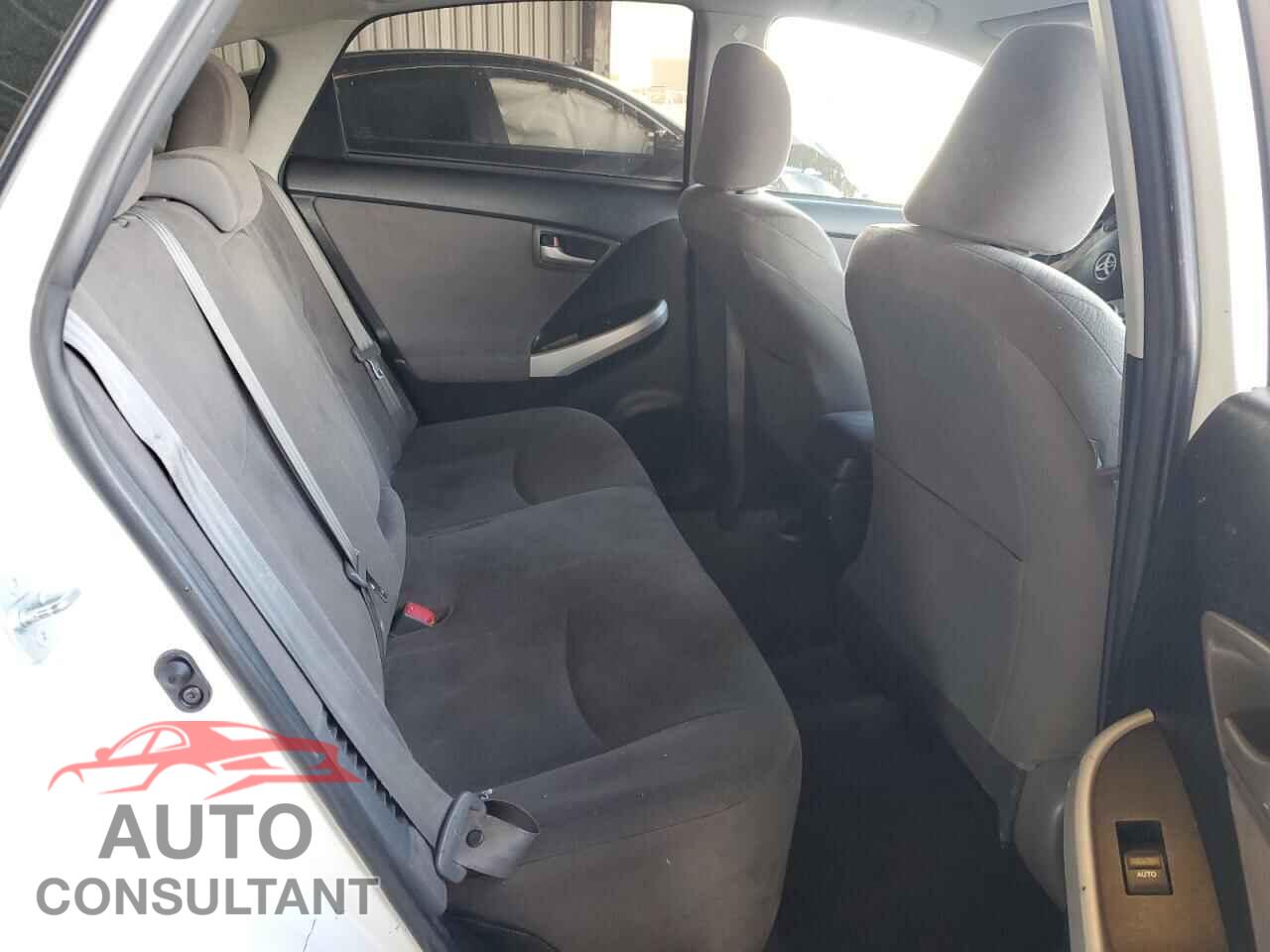 TOYOTA PRIUS 2015 - JTDKN3DU2F0470113