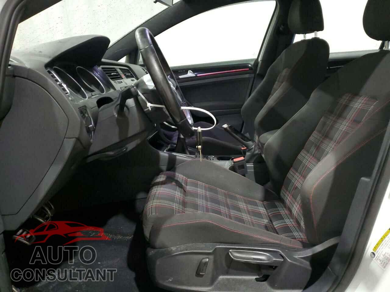 VOLKSWAGEN GTI 2017 - 3VW5T7AU4HM010575