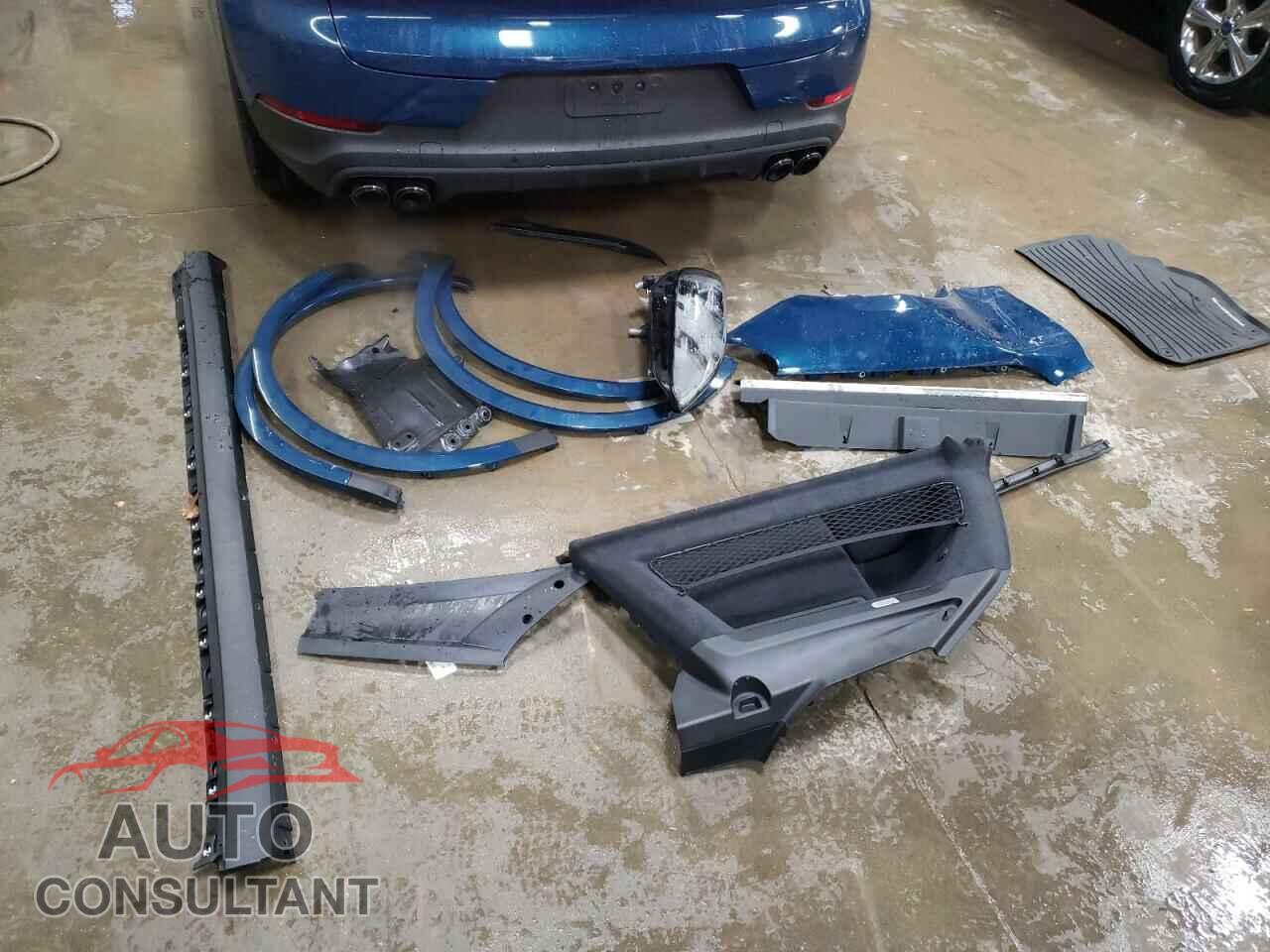 PORSCHE CAYENNE 2024 - WP1AA2AY1RDA13085