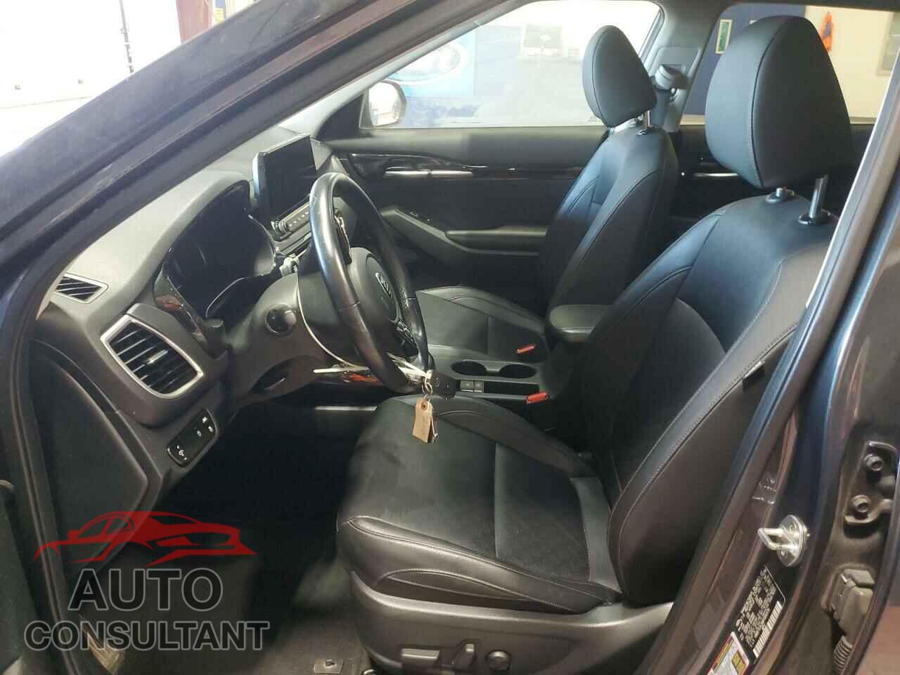 KIA SELTOS 2021 - KNDETCA2XM7084579