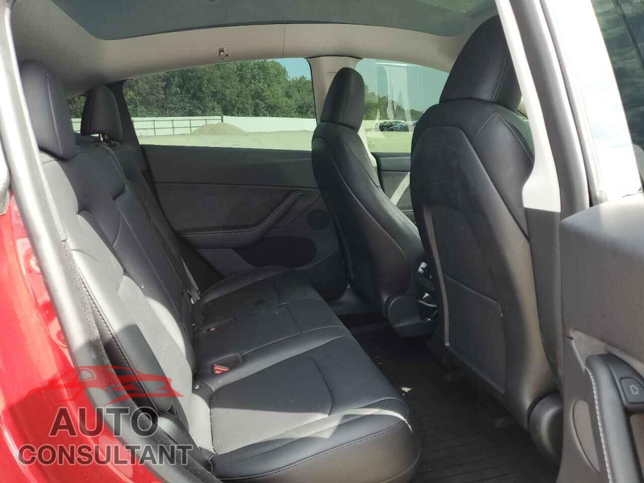 TESLA MODEL Y 2024 - 7SAYGDEE7RA232569