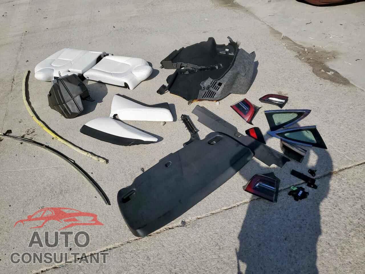 TESLA MODEL 3 2018 - 5YJ3E1EB0JF085925