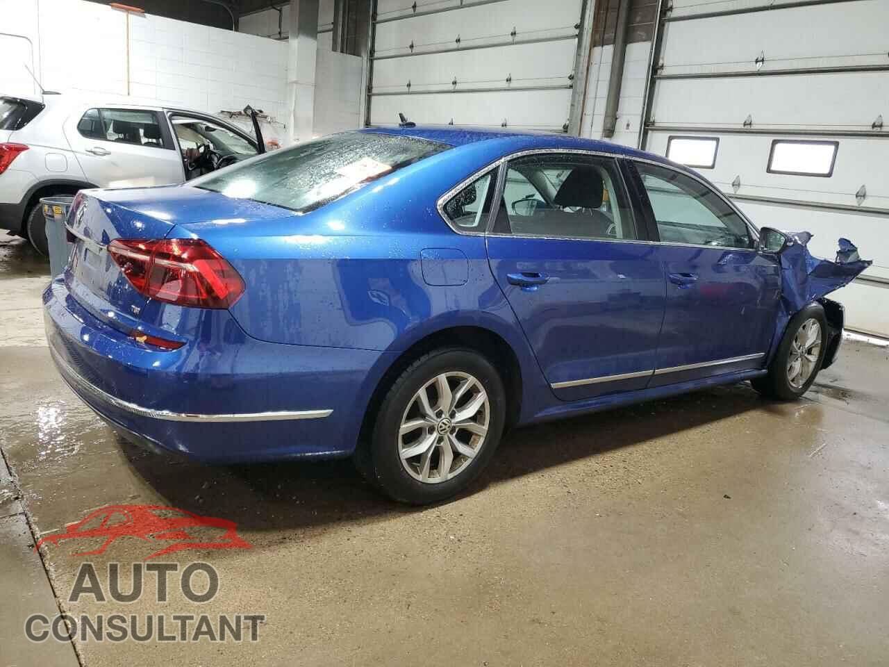 VOLKSWAGEN PASSAT 2017 - 1VWAT7A33HC034986