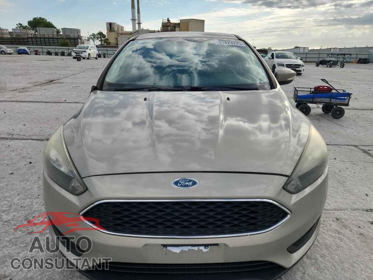 FORD FOCUS 2015 - 1FADP3K21FL264855