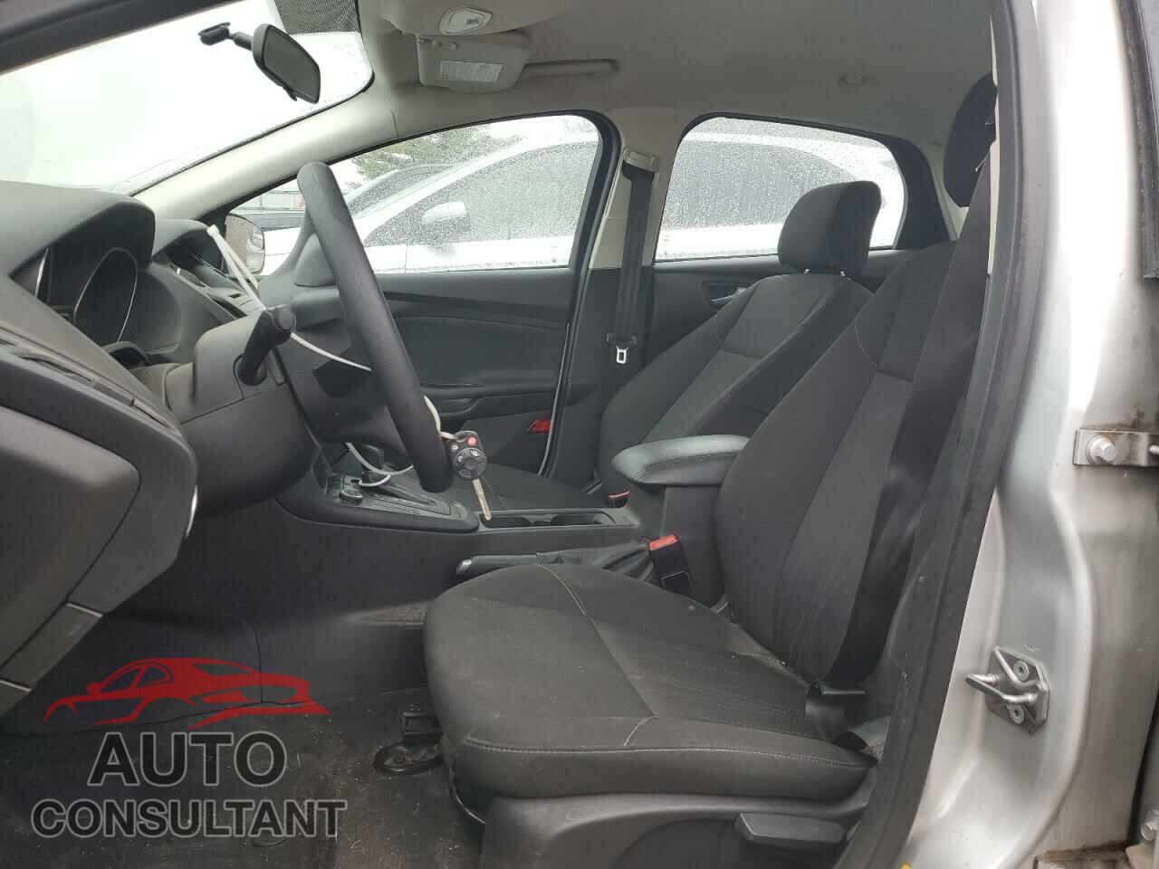 FORD FOCUS 2017 - 1FADP3F28HL280354