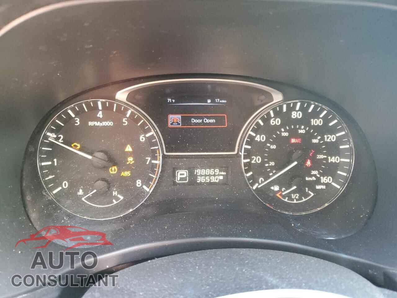 NISSAN PATHFINDER 2015 - 5N1AR2MN2FC602316