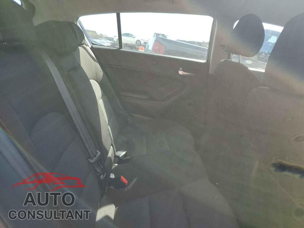 KIA FORTE 2017 - KNAFK5A82H5704346
