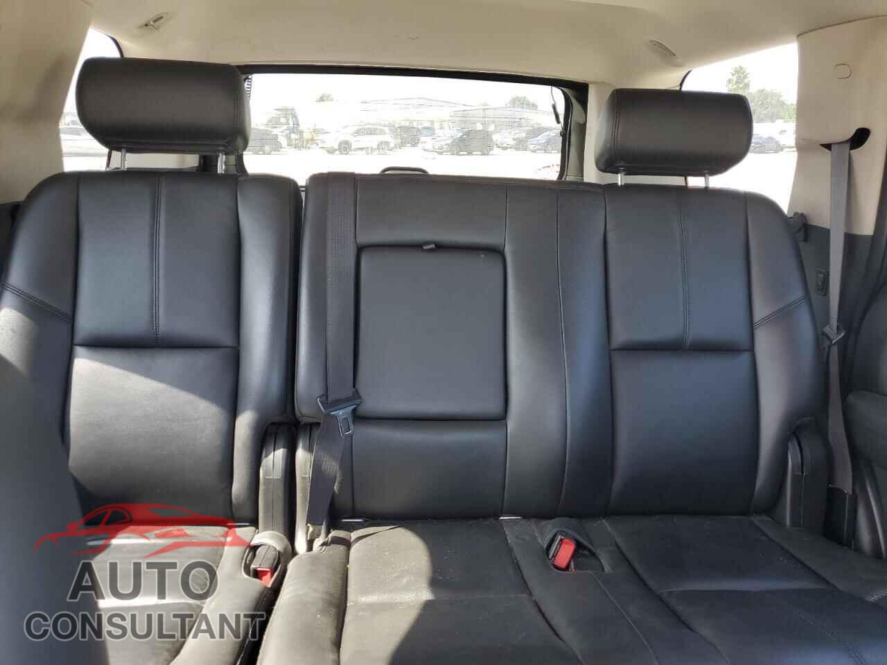 CHEVROLET TAHOE 2010 - 1GNUKBE09AR227921