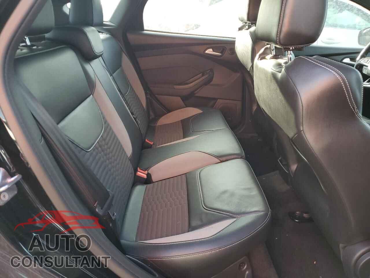FORD FOCUS 2018 - 1FADP3L90JL213559