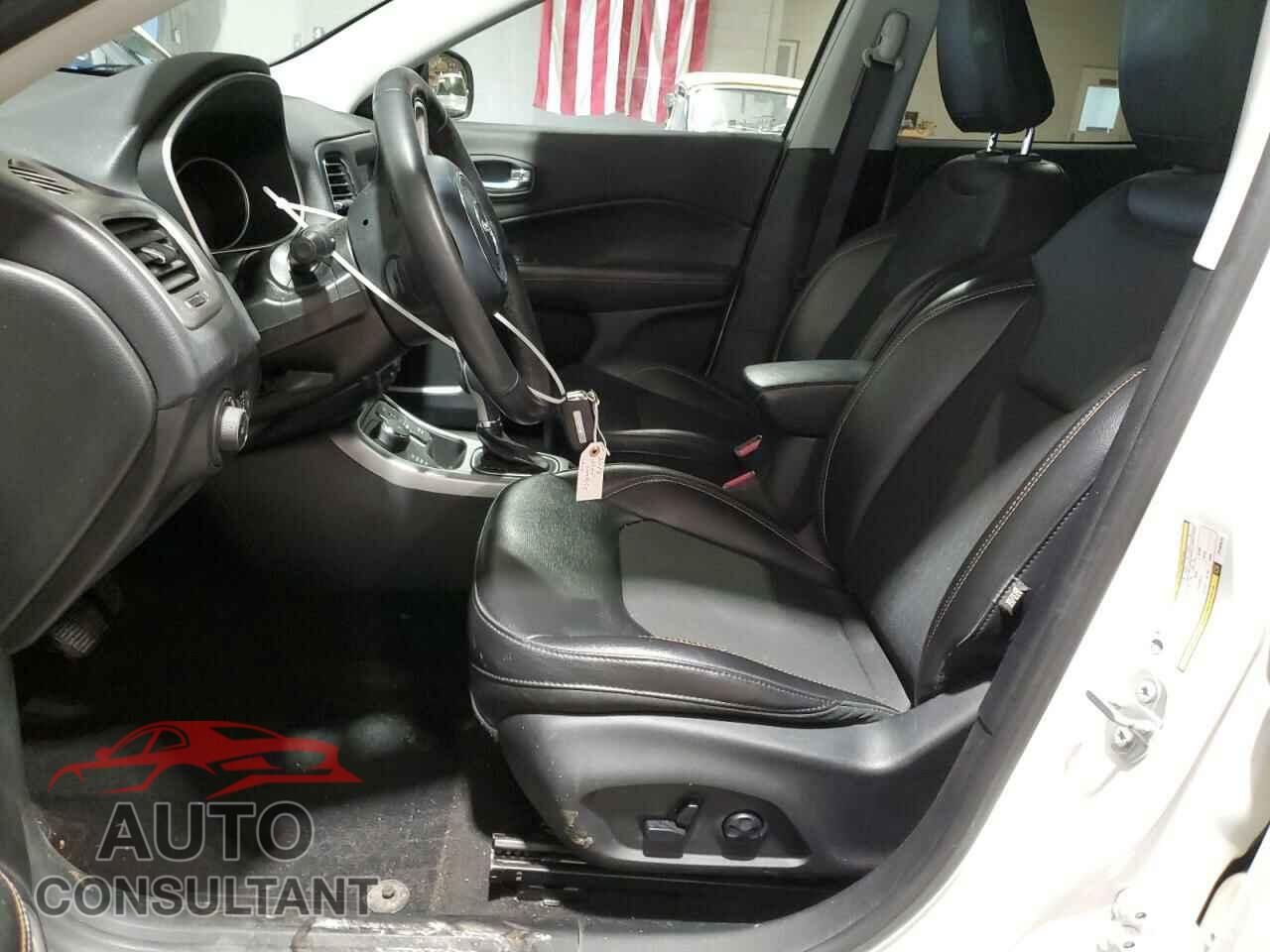 JEEP COMPASS 2018 - 3C4NJDBB2JT492513