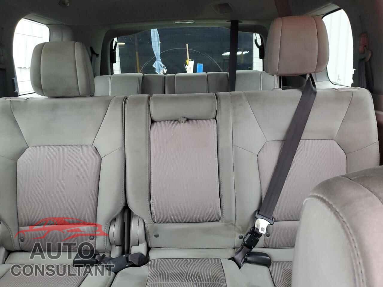 HONDA PILOT 2015 - 5FNYF3H3XFB012989
