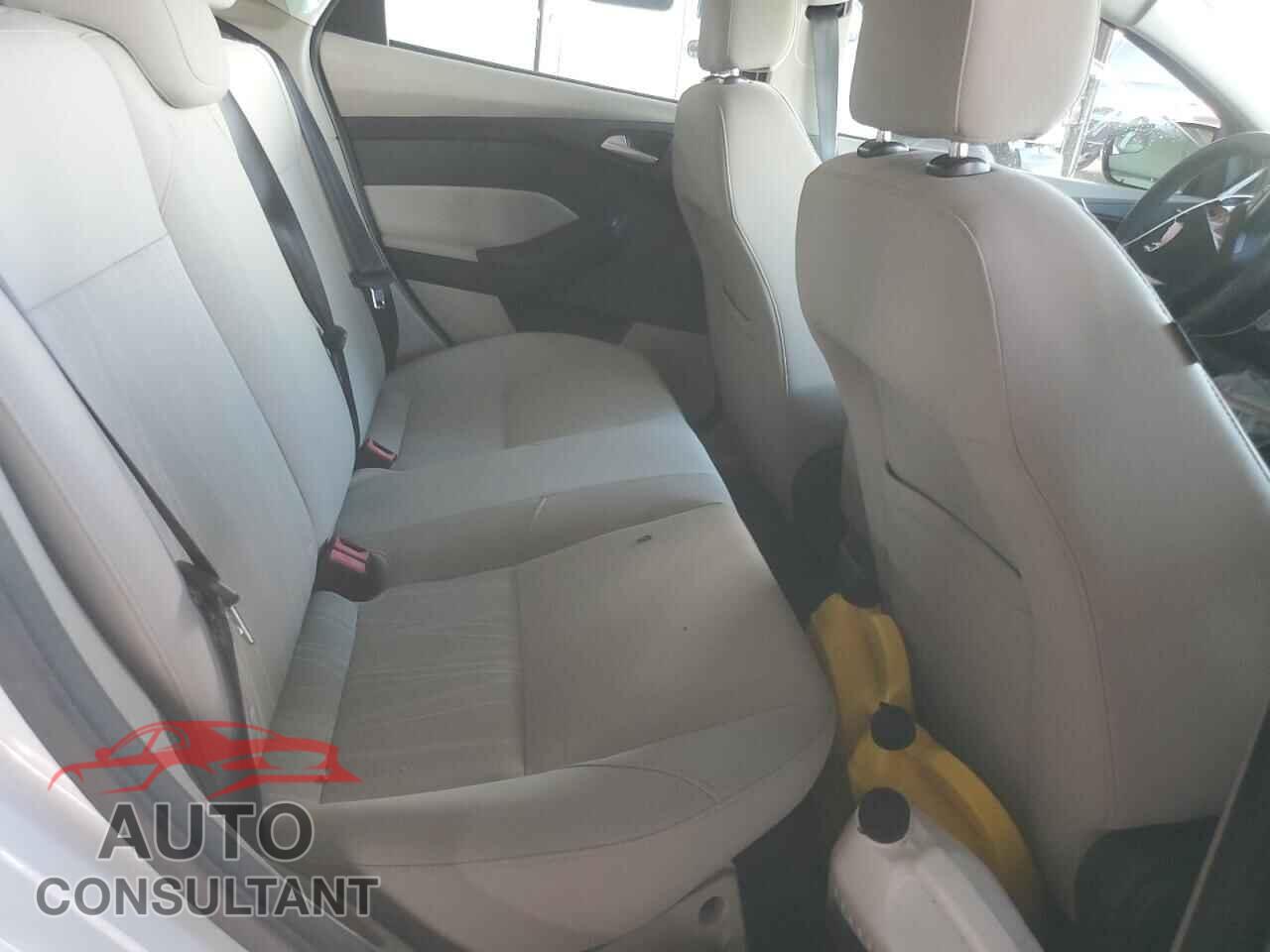 FORD FOCUS 2015 - 1FADP3F20FL330466