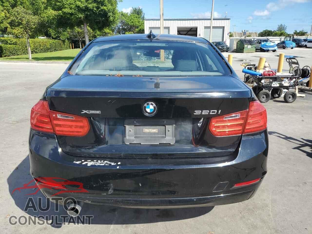 BMW 3 SERIES 2013 - WBA3C3C58DF979473