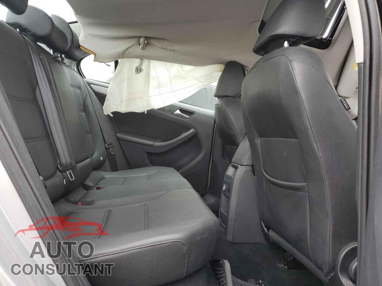 VOLKSWAGEN JETTA 2011 - 3VWLL7AJ5BM127733