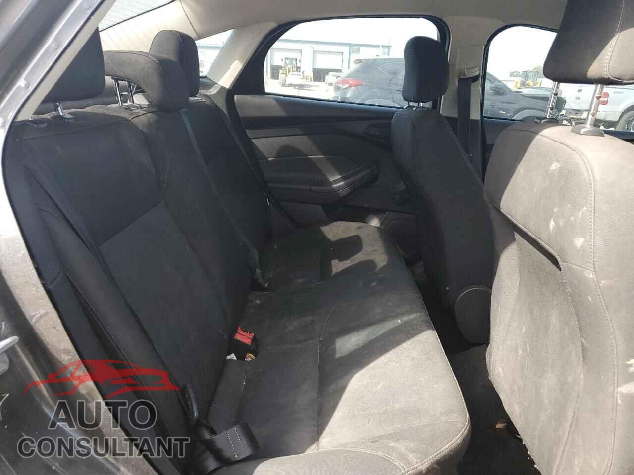 FORD FOCUS 2015 - 1FADP3E26FL355373