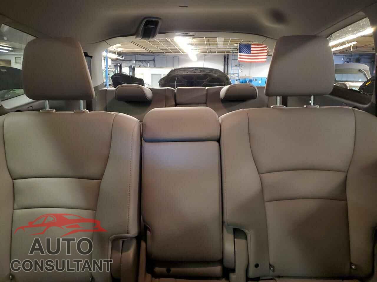 HONDA PILOT 2018 - 5FNYF6H54JB014698