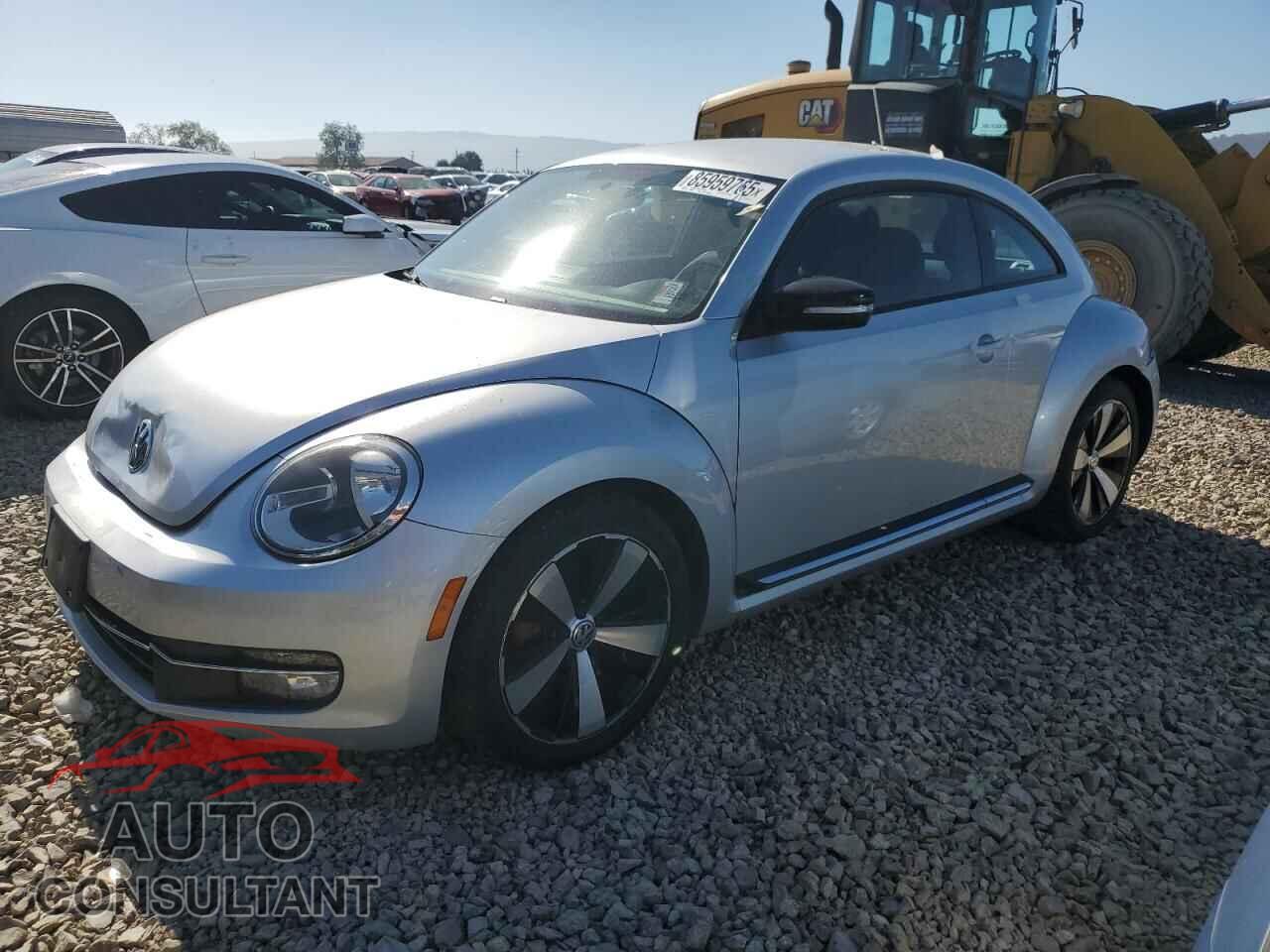 VOLKSWAGEN BEETLE 2013 - 3VWVA7AT2DM656043