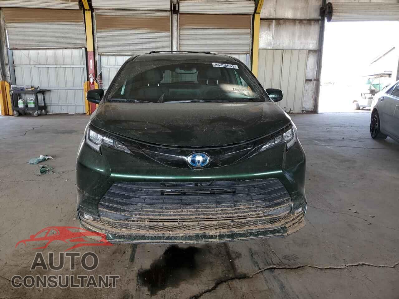 TOYOTA SIENNA 2025 - 5TDCSKFC3SS183690