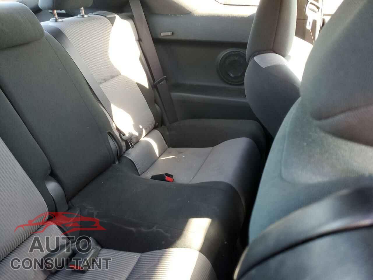 TOYOTA SCION 2014 - JTKJF5C74E3082175