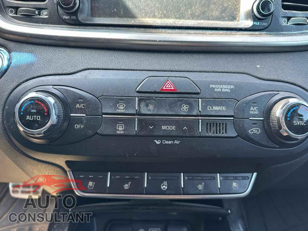 KIA SORENTO 2017 - 5XYPK4A52HG231983