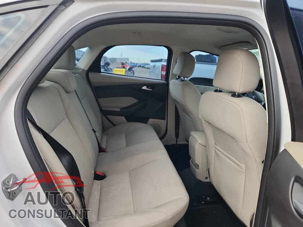FORD FOCUS 2017 - 1FADP3FE3HL329213