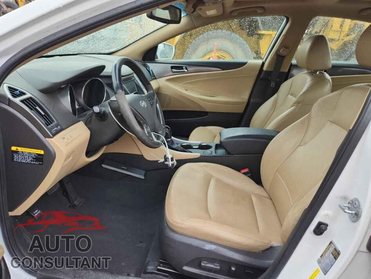 HYUNDAI SONATA 2012 - KMHEC4A47CA031097