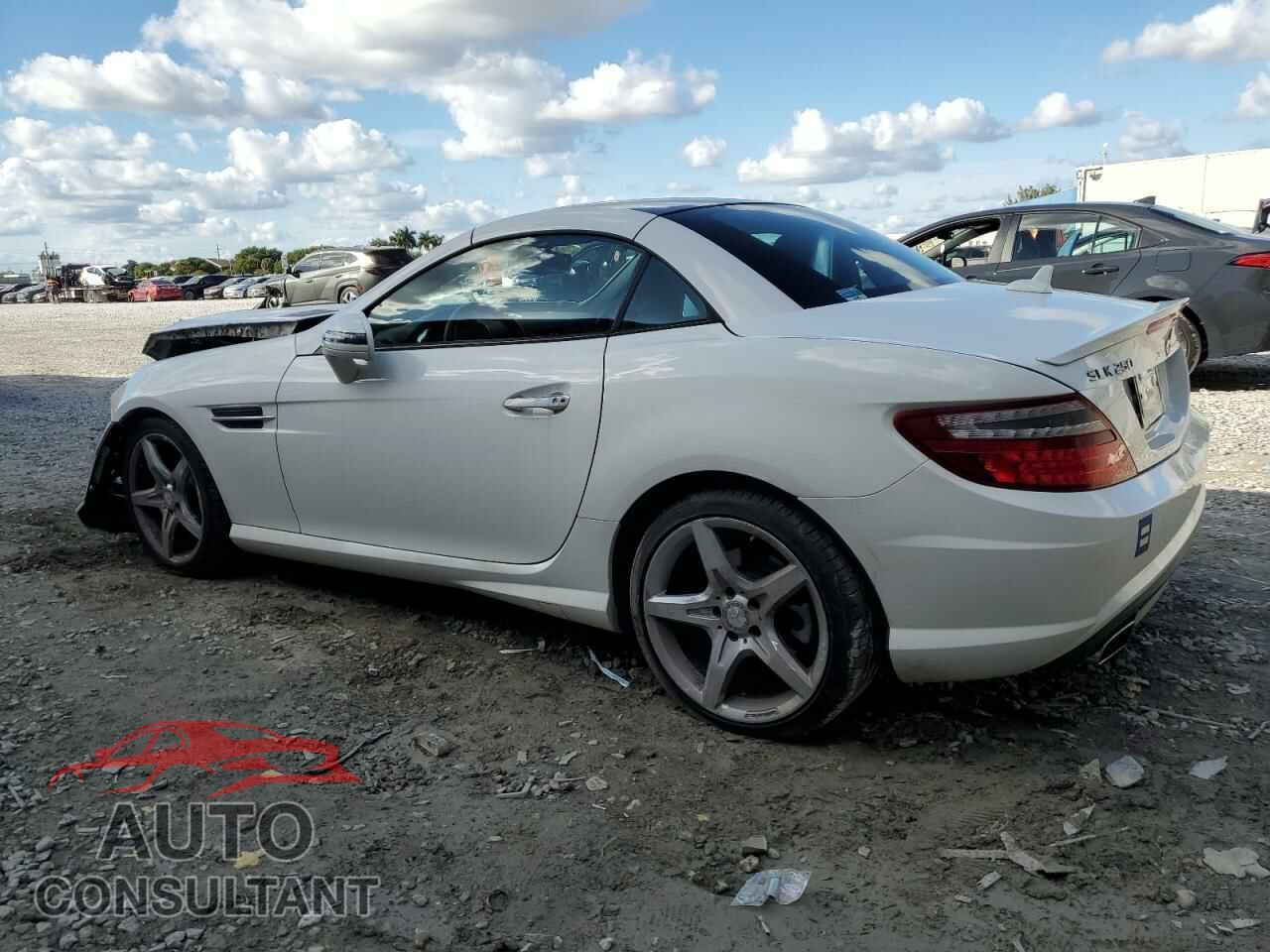 MERCEDES-BENZ SLK-CLASS 2015 - WDDPK4HA2FF107043