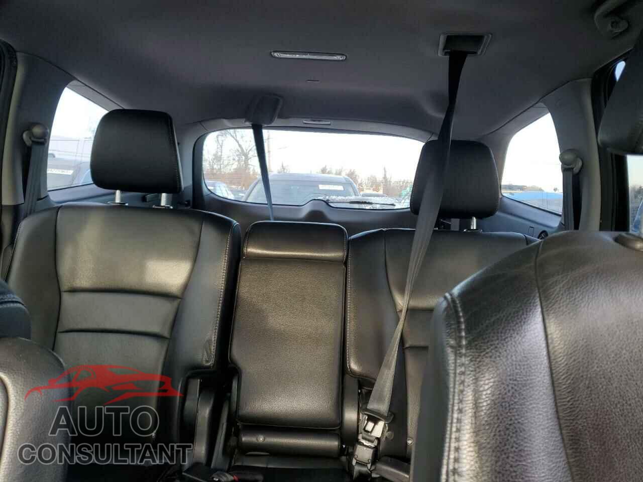 HONDA PILOT 2018 - 5FNYF6H96JB029528