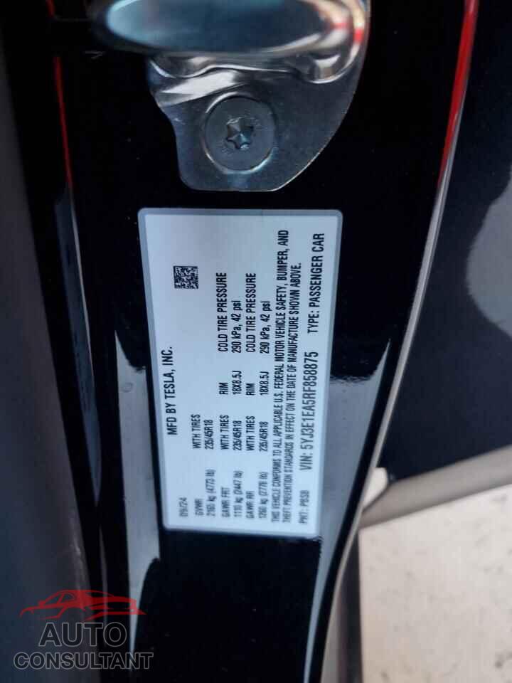 TESLA MODEL 3 2024 - 5YJ3E1EA5RF858875