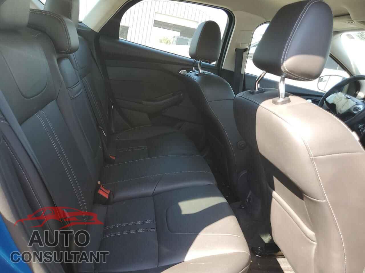 FORD FOCUS 2012 - 1FAHP3M2XCL174565