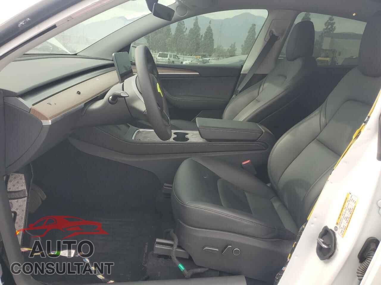 TESLA MODEL Y 2025 - 7SAYGDEE8SF218902