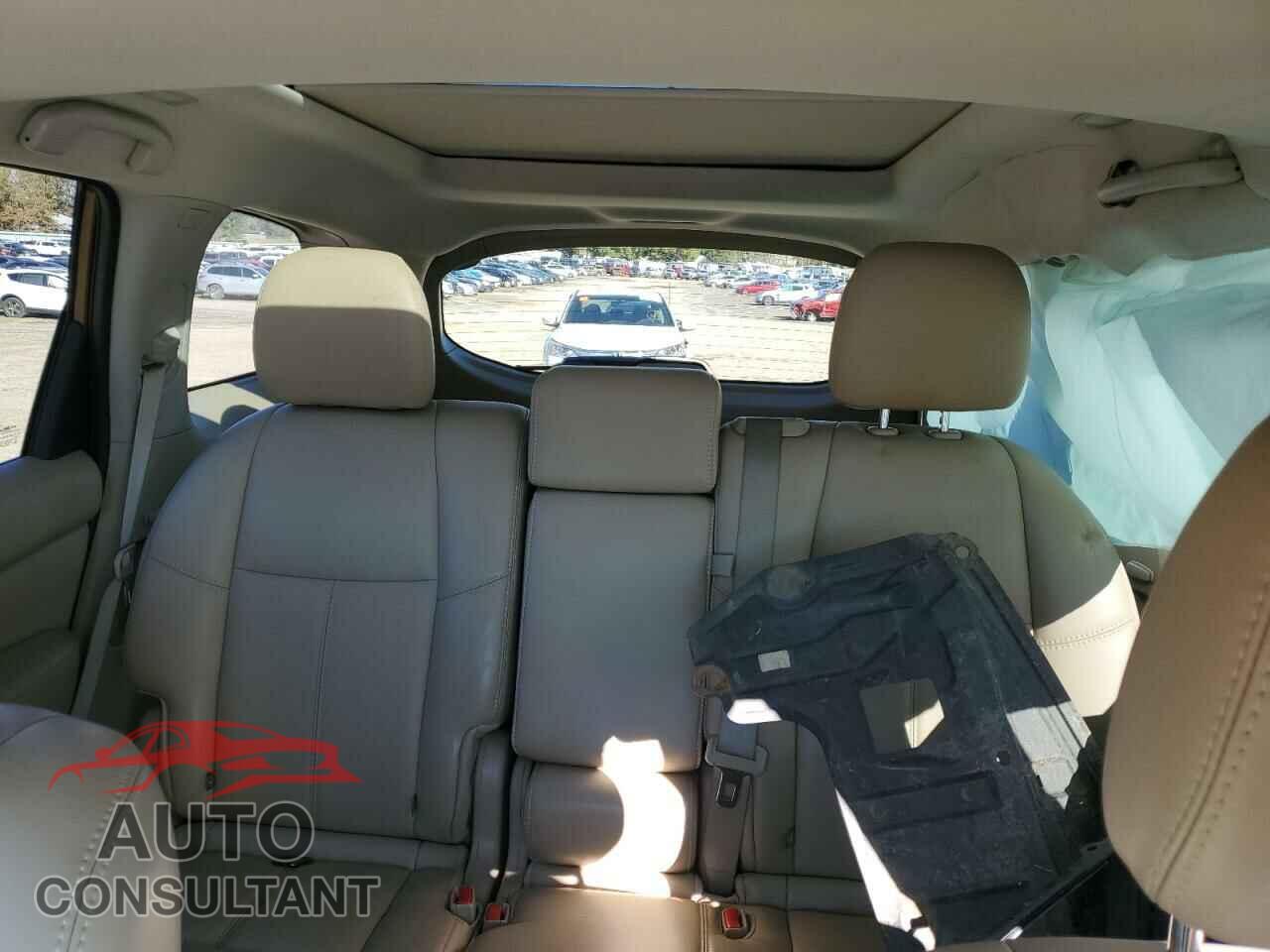 NISSAN PATHFINDER 2017 - 5N1DR2MM9HC606502