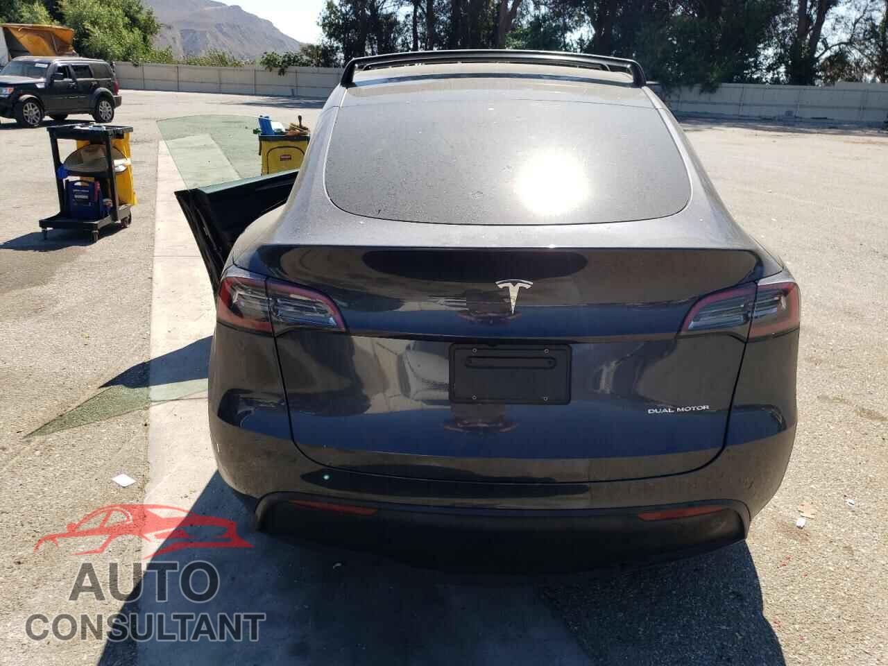 TESLA MODEL Y 2024 - 7SAYGDEE1RF128632