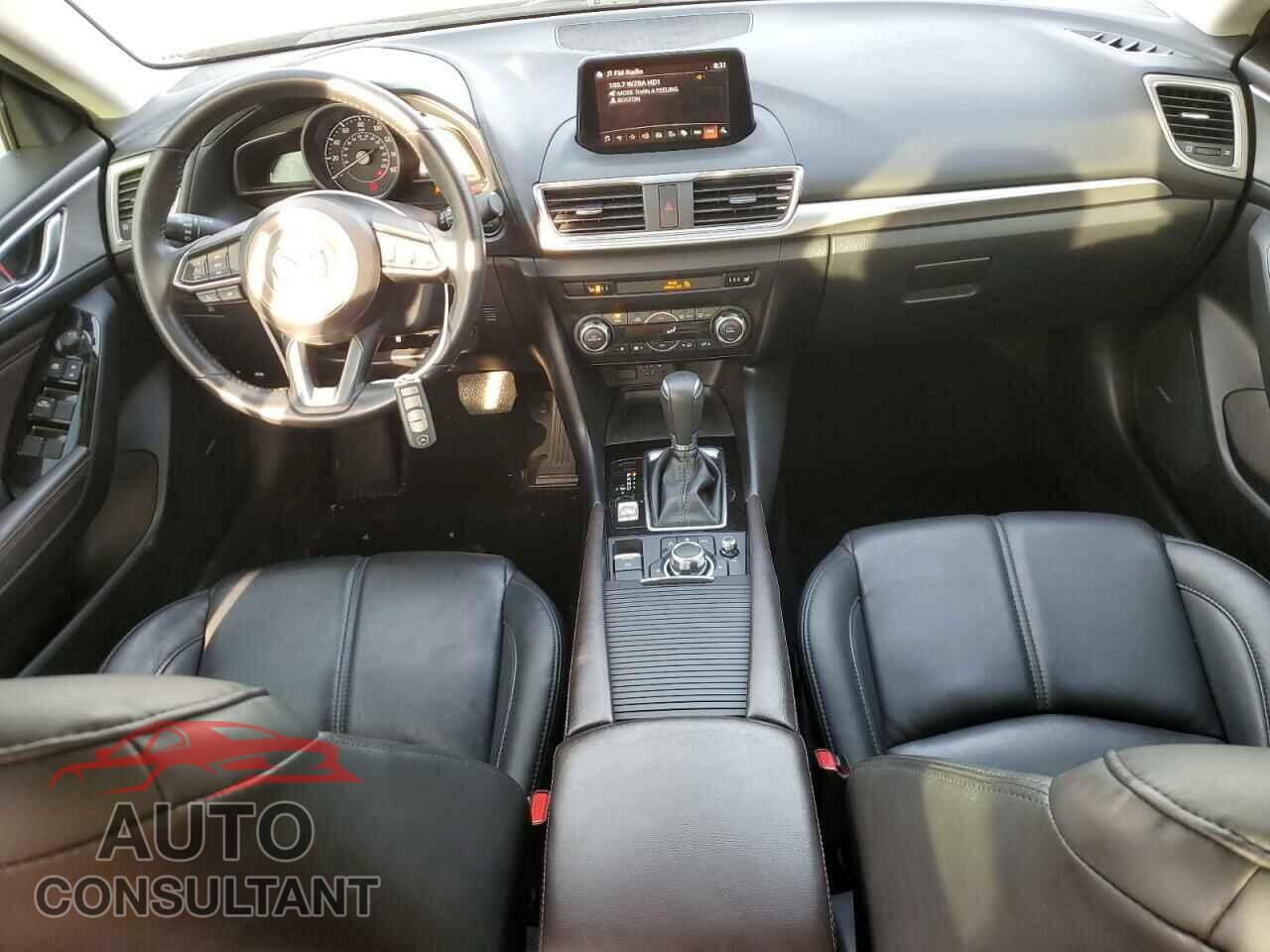 MAZDA 3 2018 - 3MZBN1V34JM212866